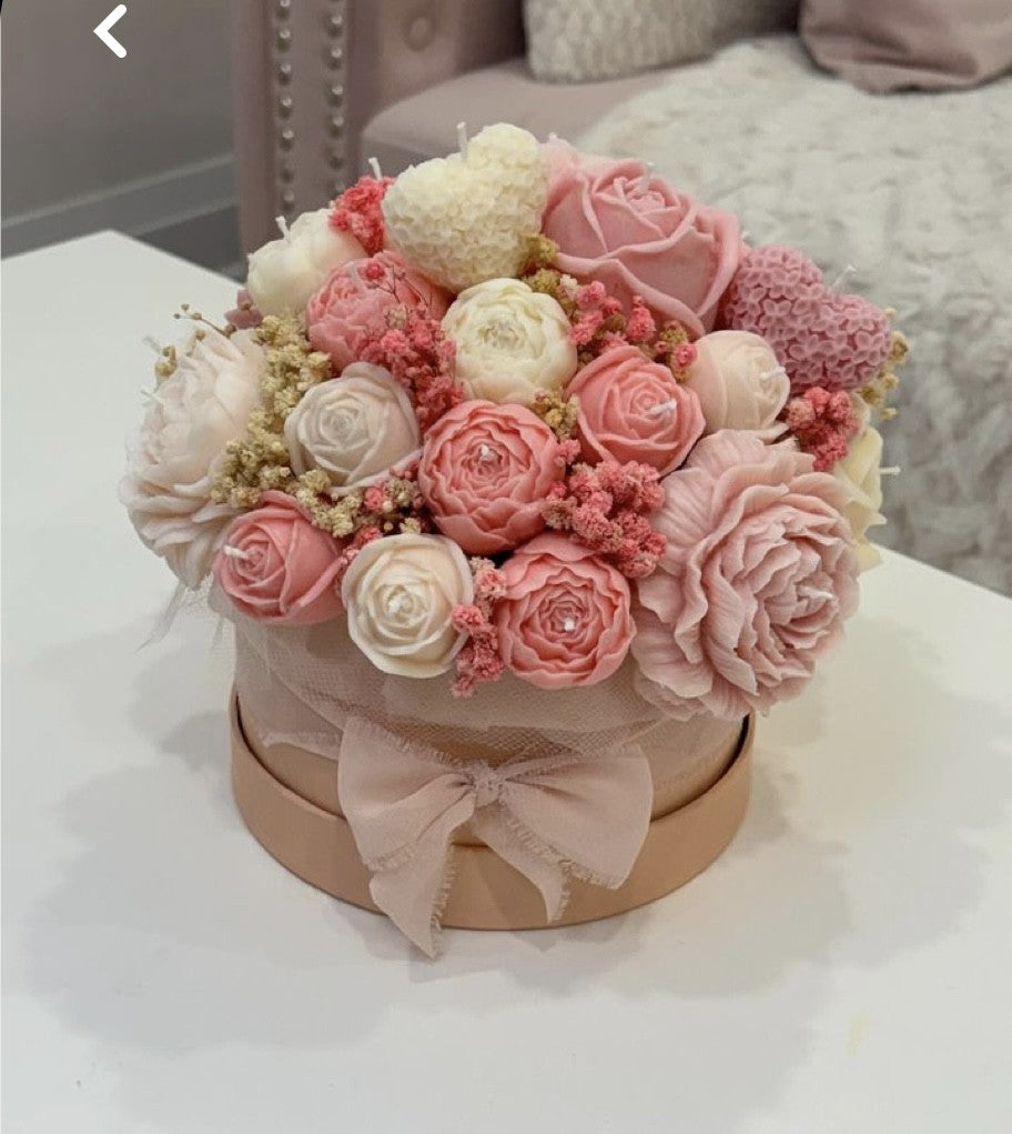 Rose Box Candle Bouquet / Ramo de Velas Rosas en Caja — Florece